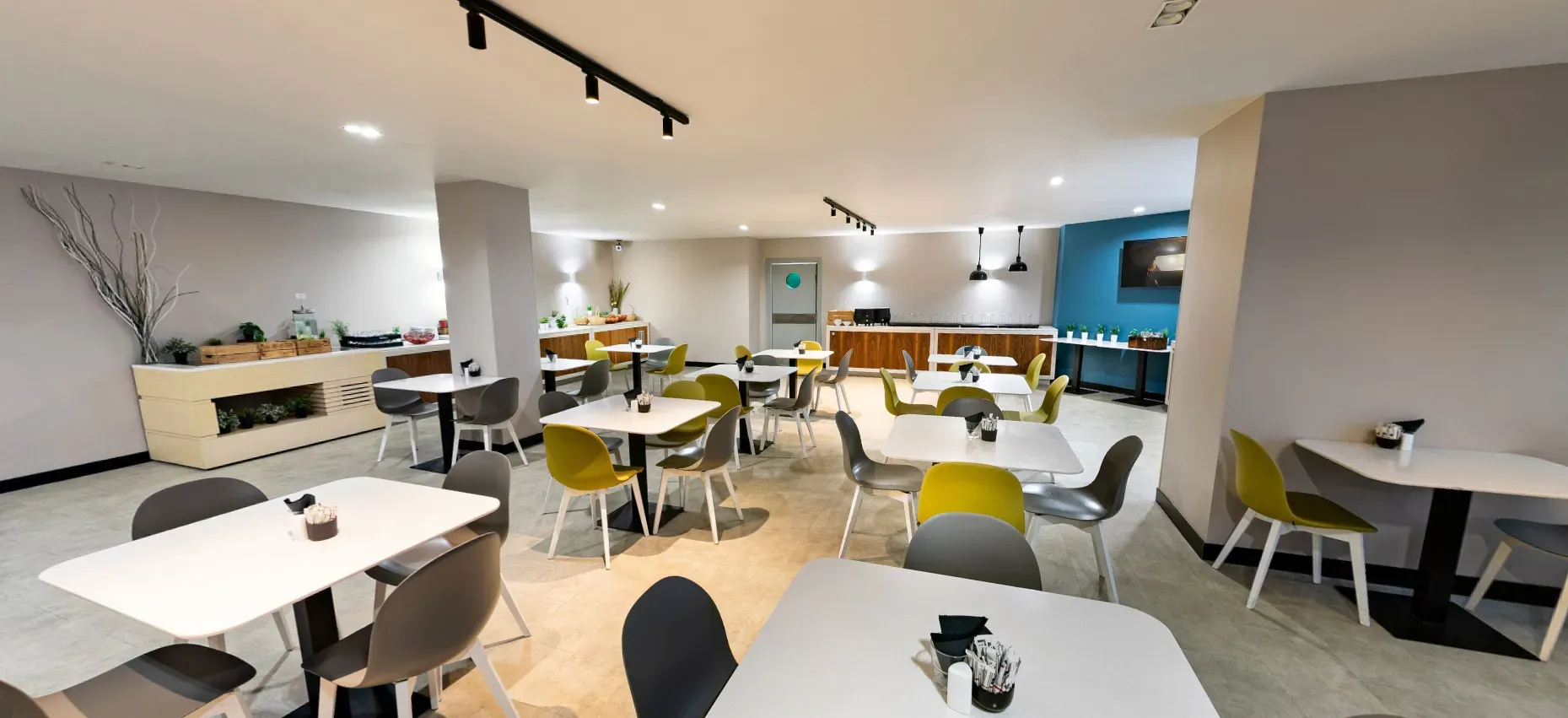 /files/hotel_restaurants/698eeb2f5a7d2.webp
